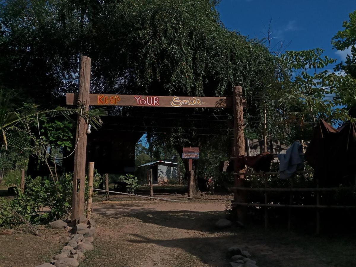 The Last Resort Don Det Exterior photo
